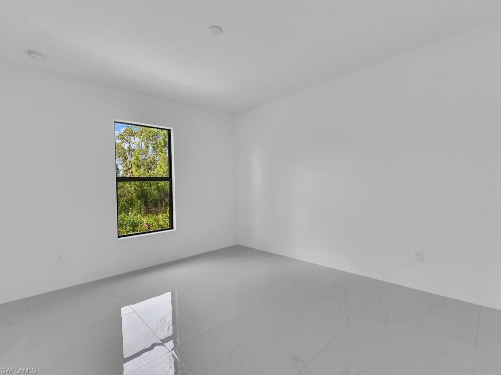 4956/4958 LEONARD BLVD S