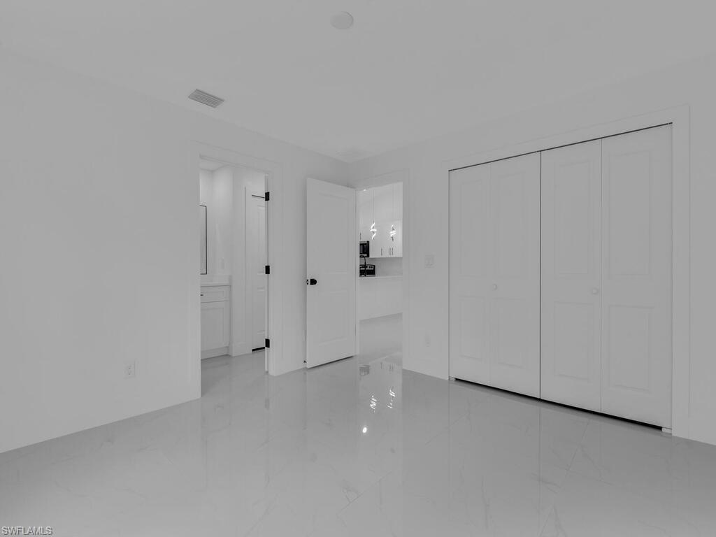 4956/4958 LEONARD BLVD S