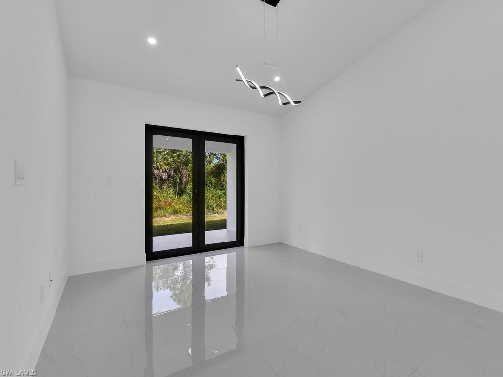 4956/4958 LEONARD BLVD S