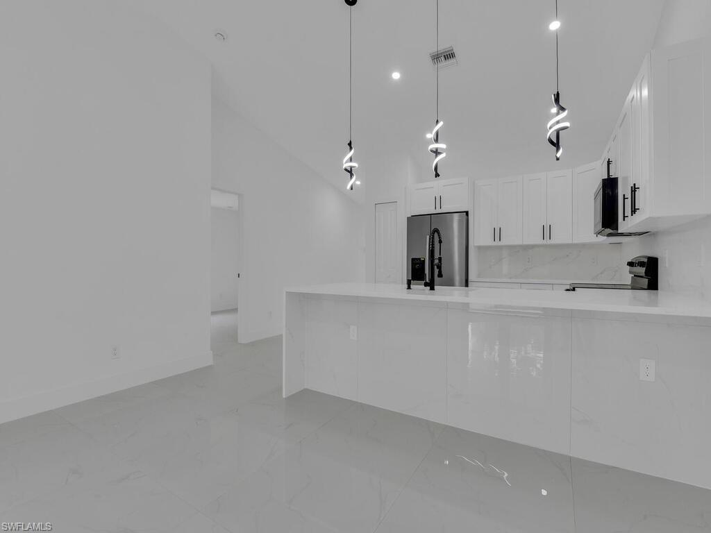 4956/4958 LEONARD BLVD S