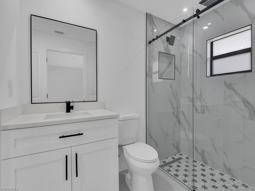 4956/4958 LEONARD BLVD S