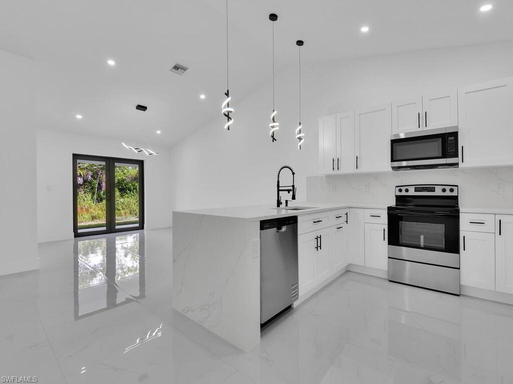 4956/4958 LEONARD BLVD S