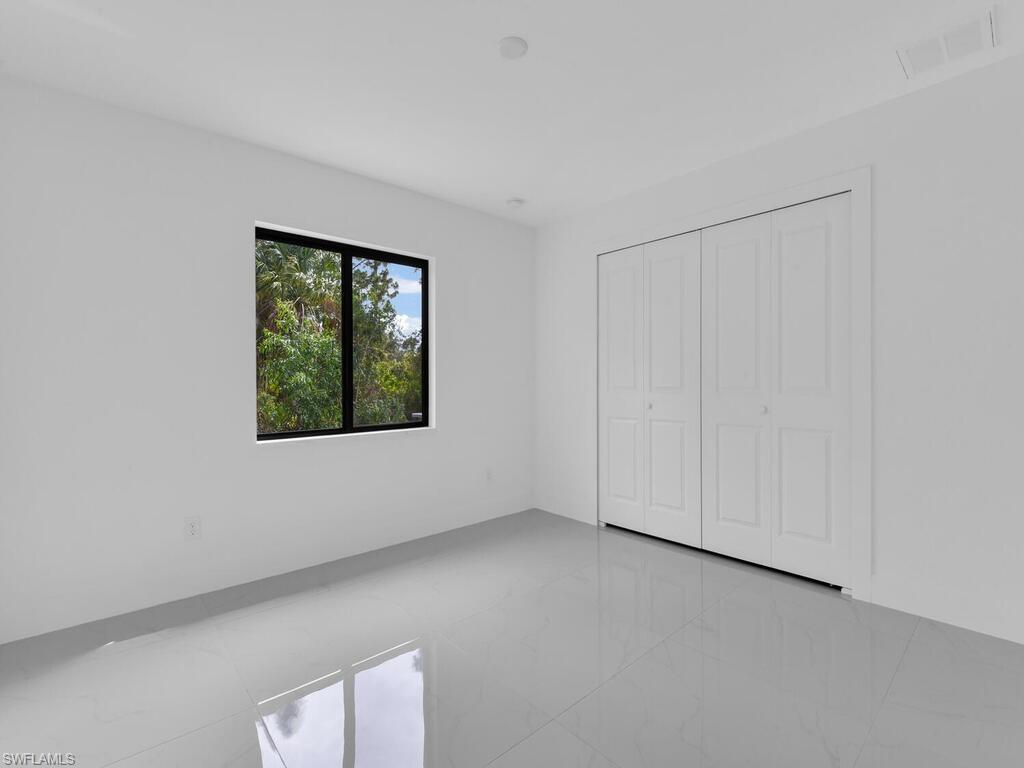 4956/4958 LEONARD BLVD S