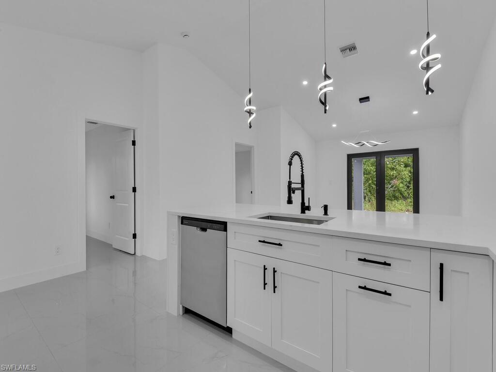 4956/4958 LEONARD BLVD S