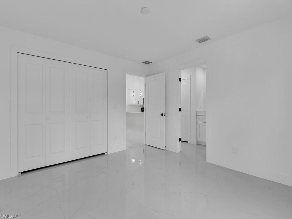 4956/4958 LEONARD BLVD S