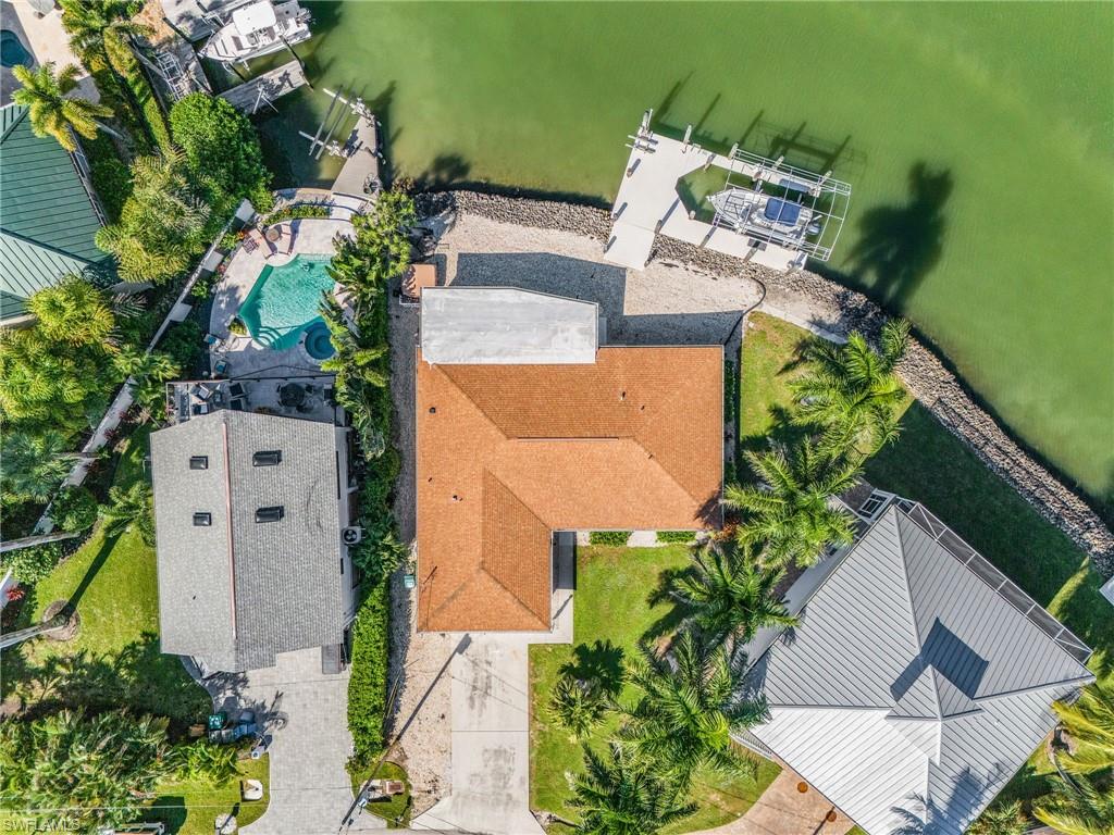121 JAMAICA DR