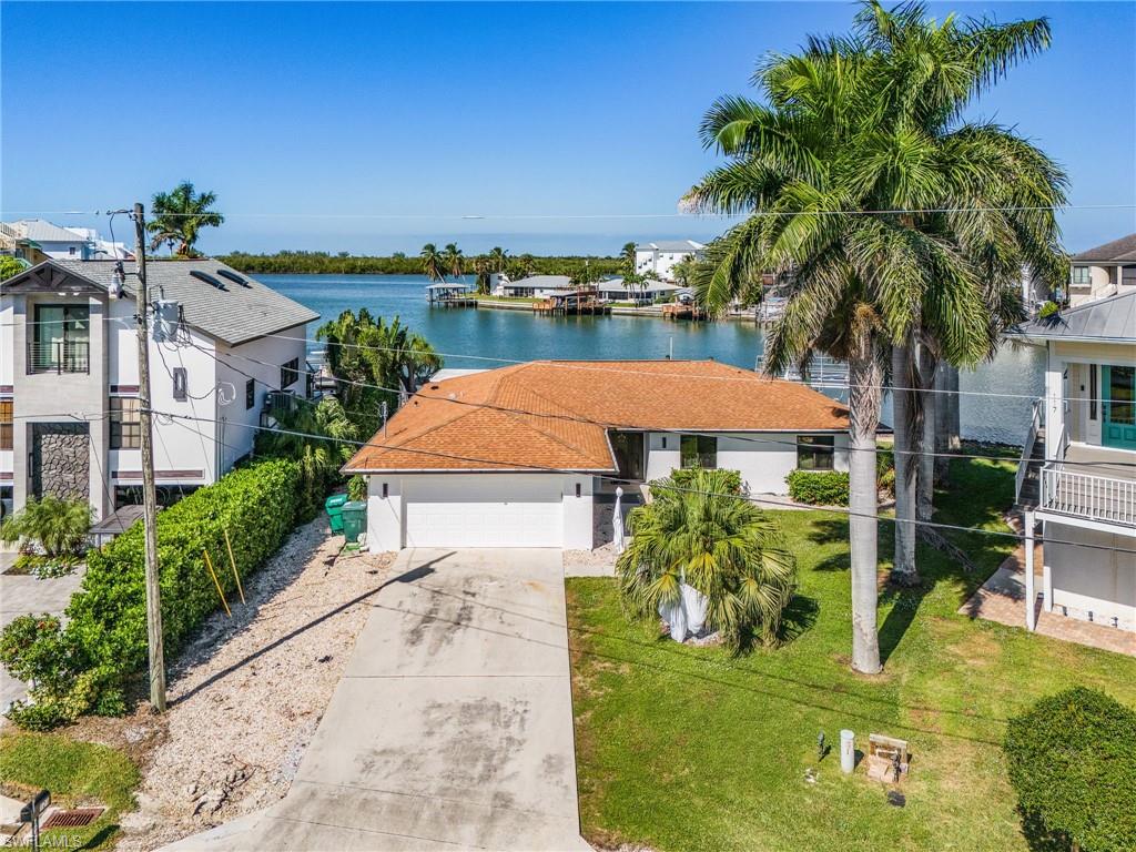121 JAMAICA DR