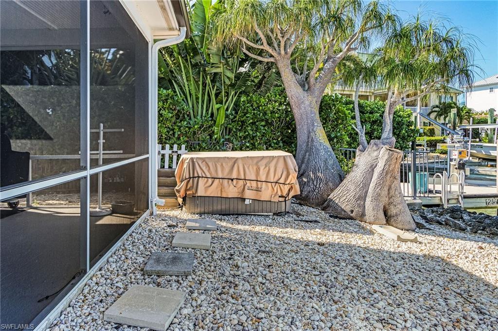 121 JAMAICA DR
