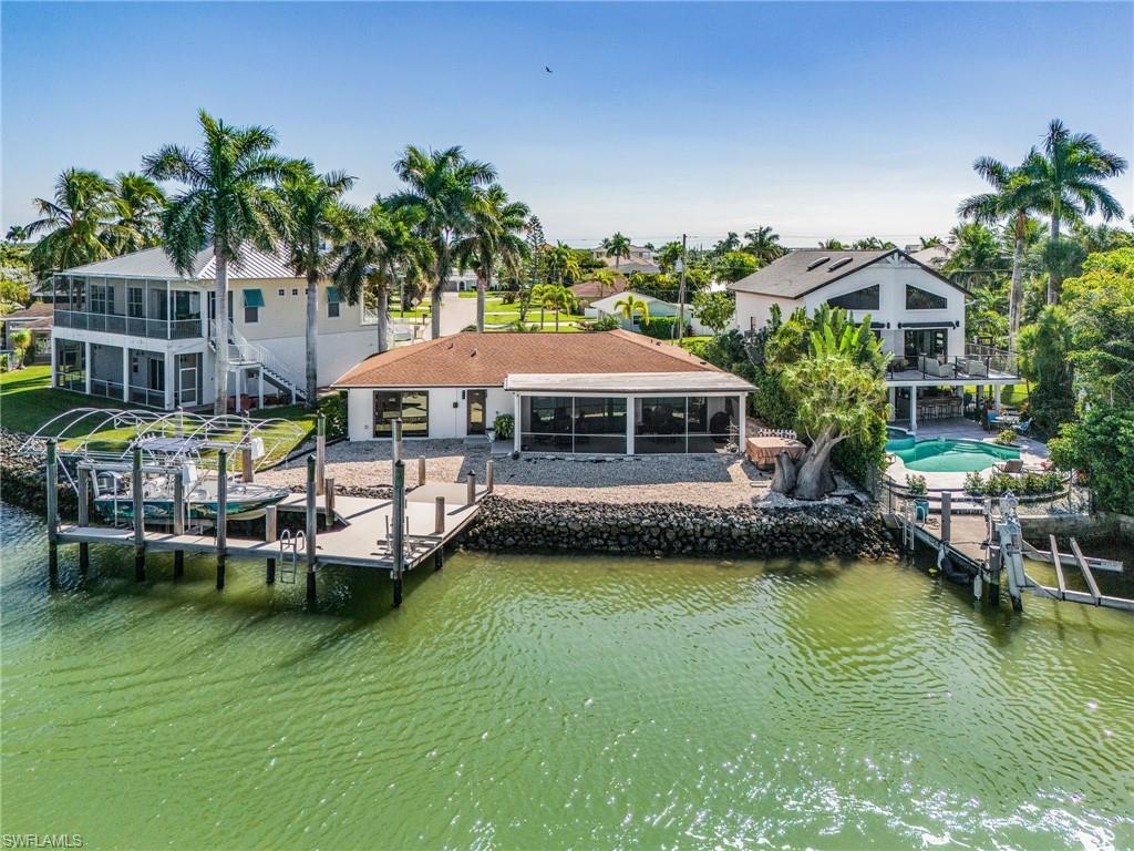 121 JAMAICA DR