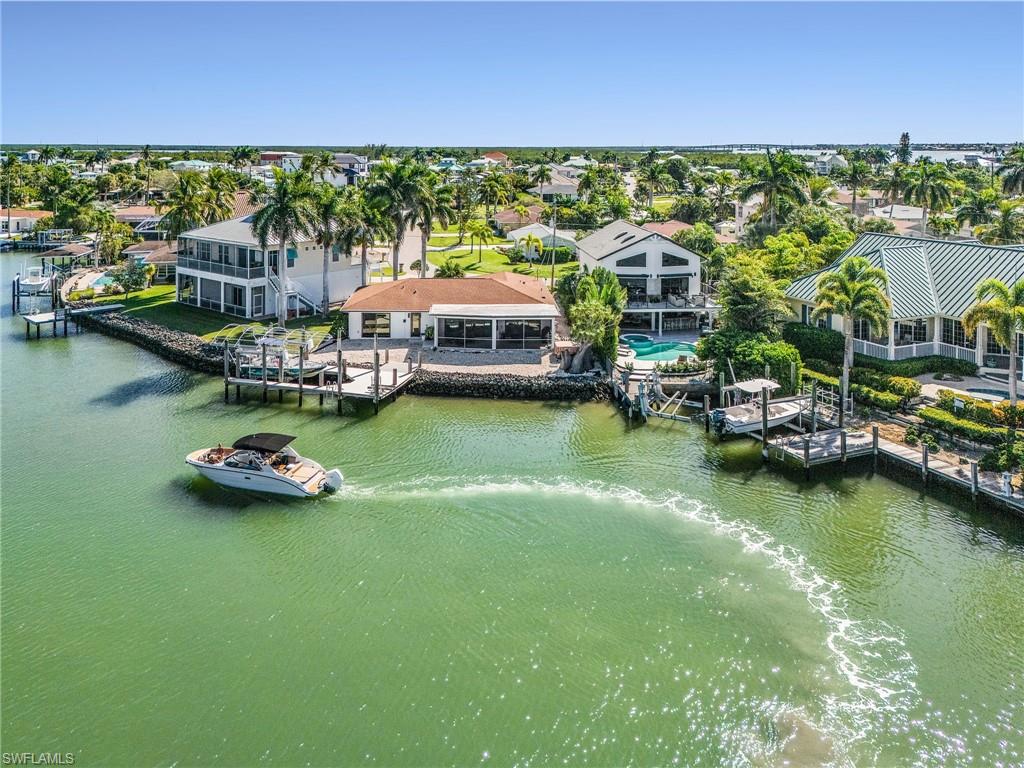 121 JAMAICA DR