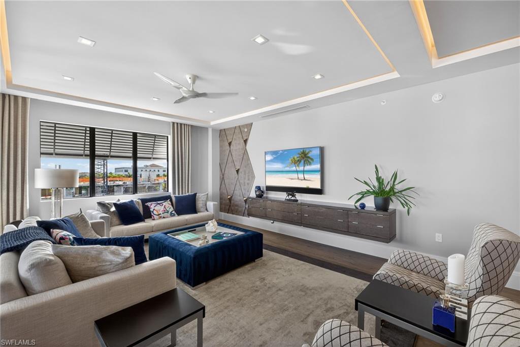 1135 3rd AVE S # 521