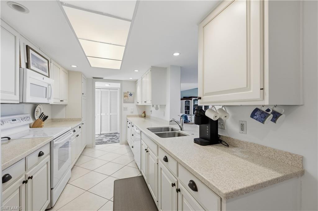 11 Bluebill AVE # 404