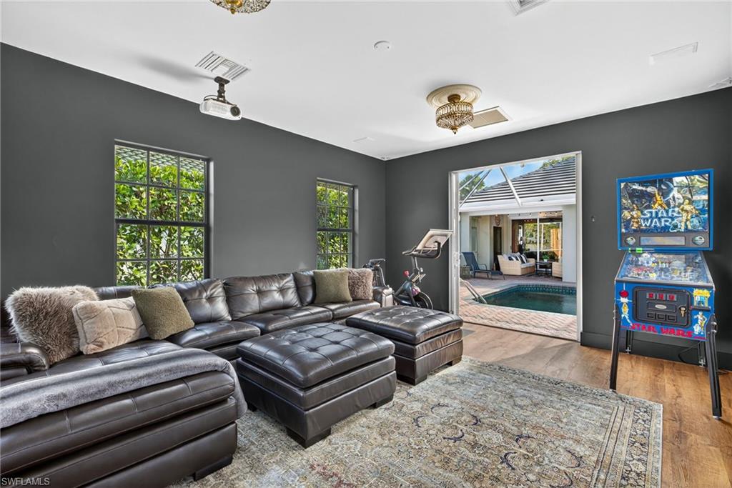 263 Silverado DR