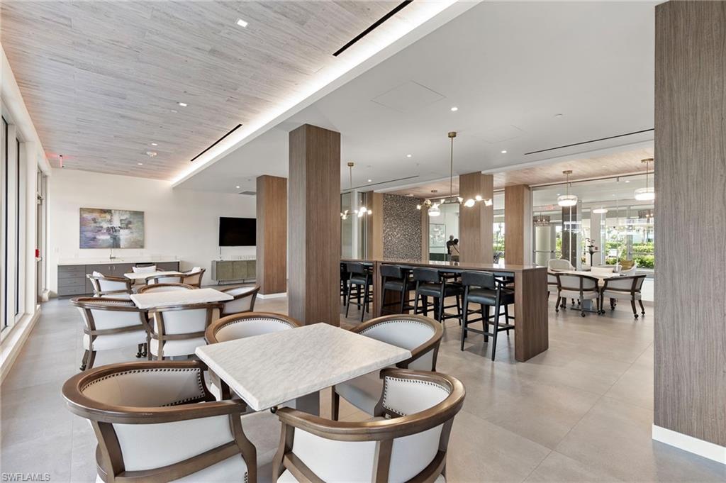 320 Seaview CT # 709 Unit: 2-709