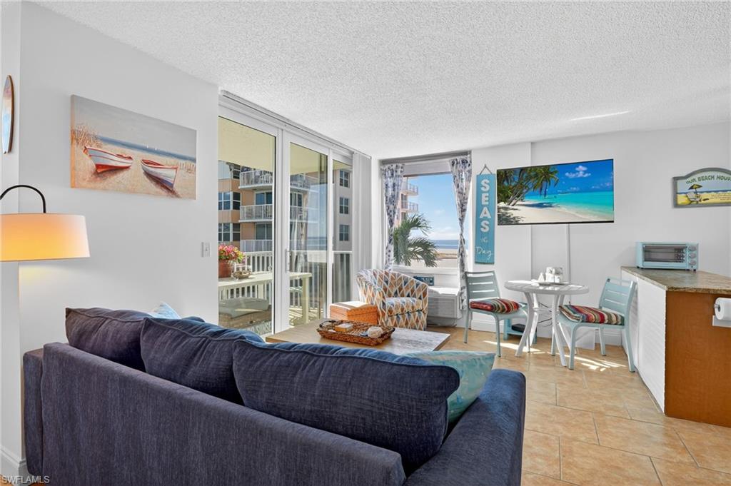 7360 Estero BLVD # 103