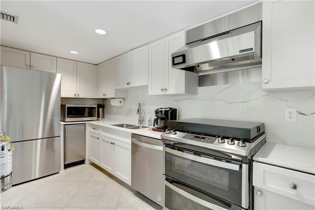 26235 Hickory BLVD # 4A