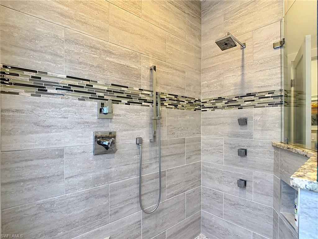 18013 Royal Tree PKWY