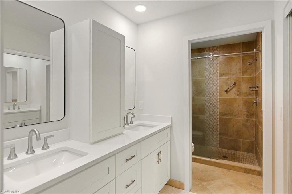 688 Wiggins Lake DR # 201