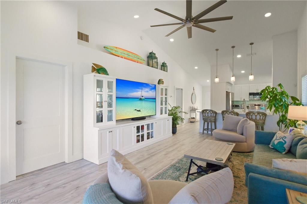 688 Wiggins Lake DR # 201