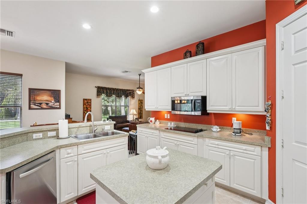 2621 Golden Gate BLVD W