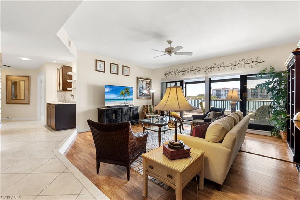 305 La Peninsula BLVD # 305