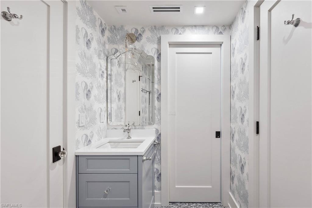 4000 Gulf Shore BLVD N # 500