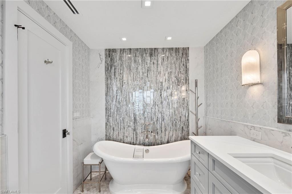 4000 Gulf Shore BLVD N # 500