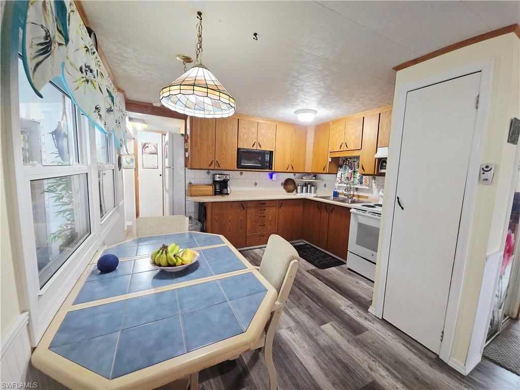 23 Enchanting BLVD # E23