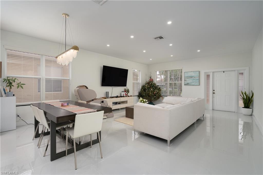 8271 Laurel Lakes WAY