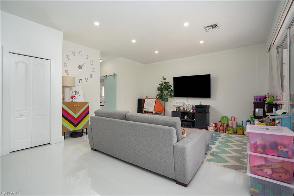 8271 Laurel Lakes WAY