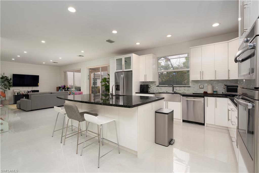 8271 Laurel Lakes WAY