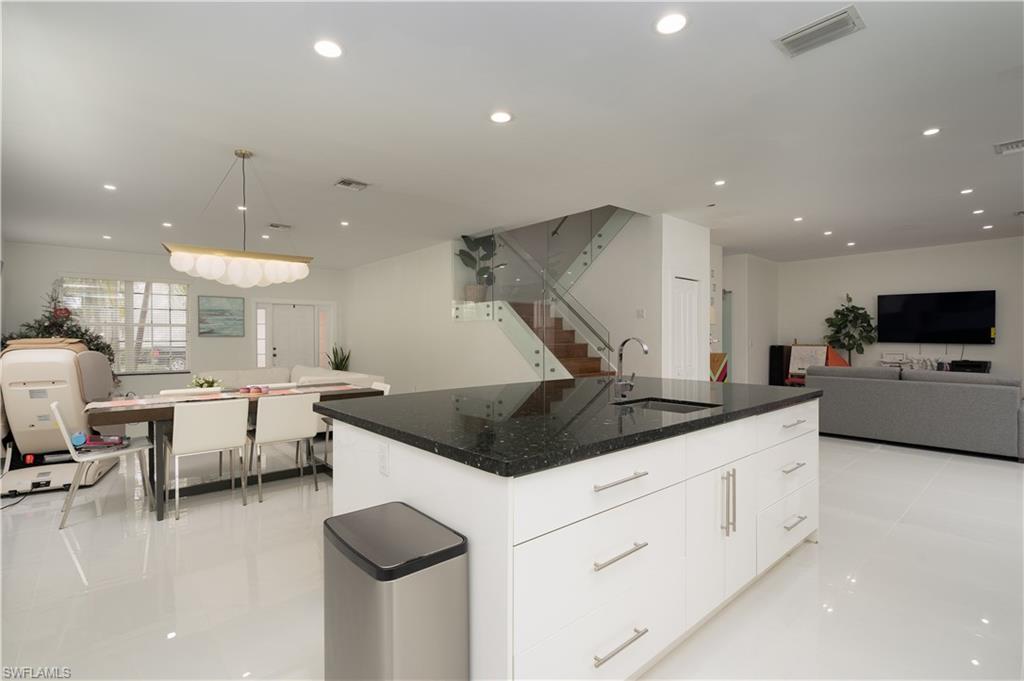 8271 Laurel Lakes WAY