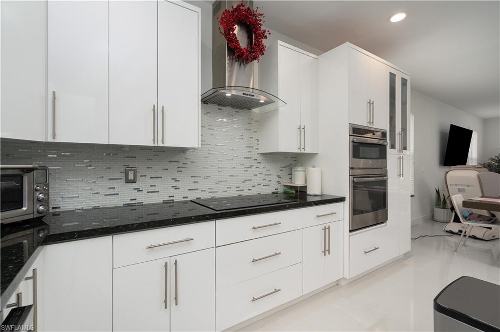 8271 Laurel Lakes WAY