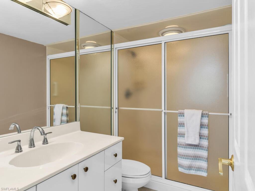 260 Seaview CT # 803