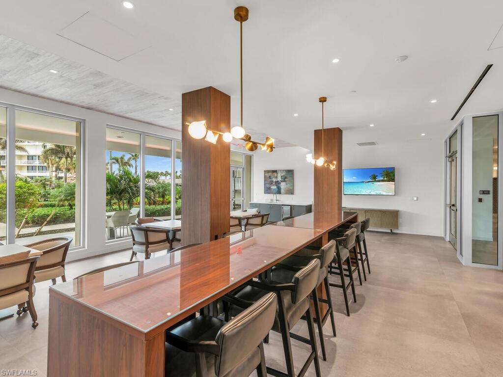 260 Seaview CT # 803