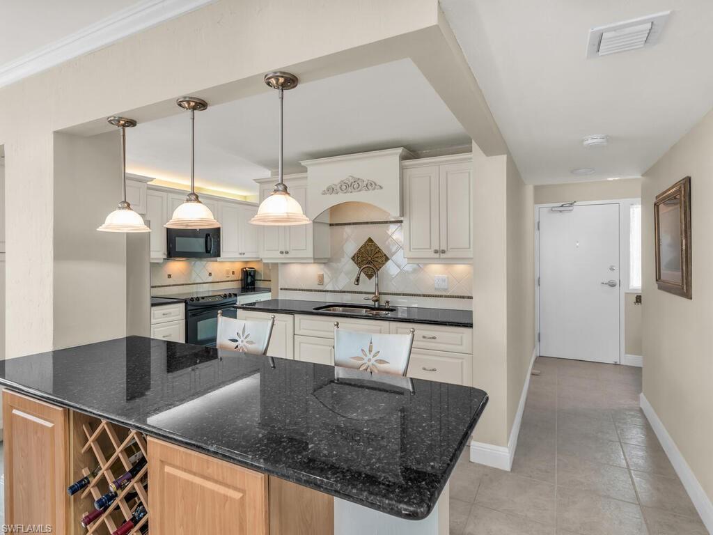 260 Seaview CT # 803