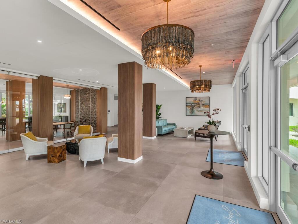 260 Seaview CT # 803