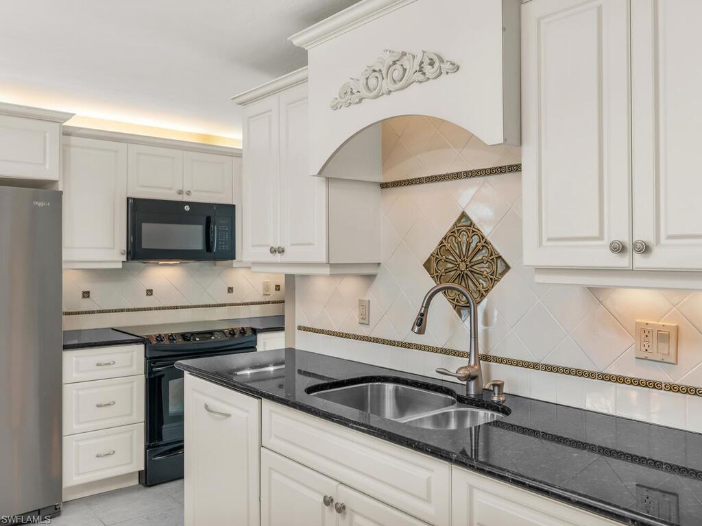 260 Seaview CT # 803