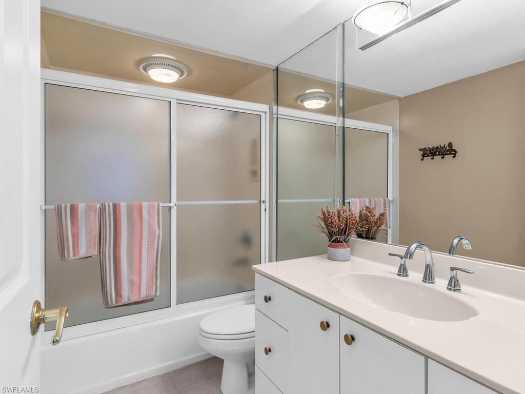 260 Seaview CT # 803