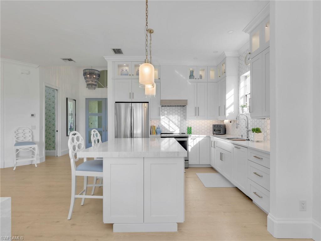 4304 Kensington High ST