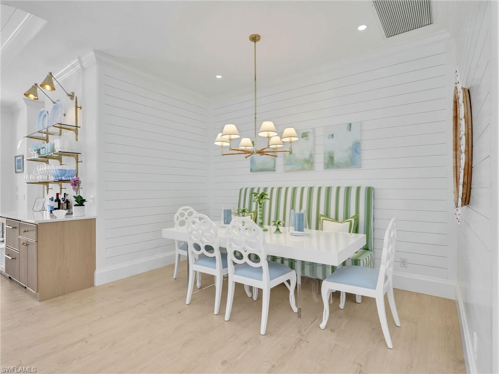 4304 Kensington High ST