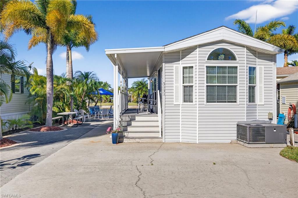 3131 Crystal Lake DR