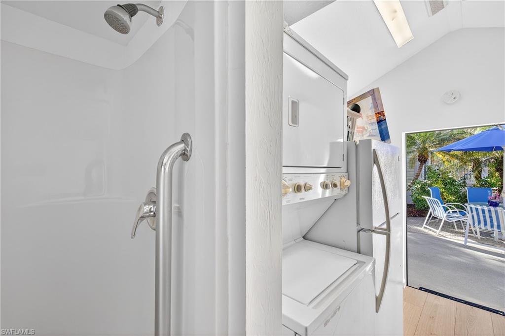 3131 Crystal Lake DR