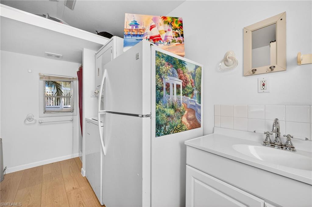 3131 Crystal Lake DR