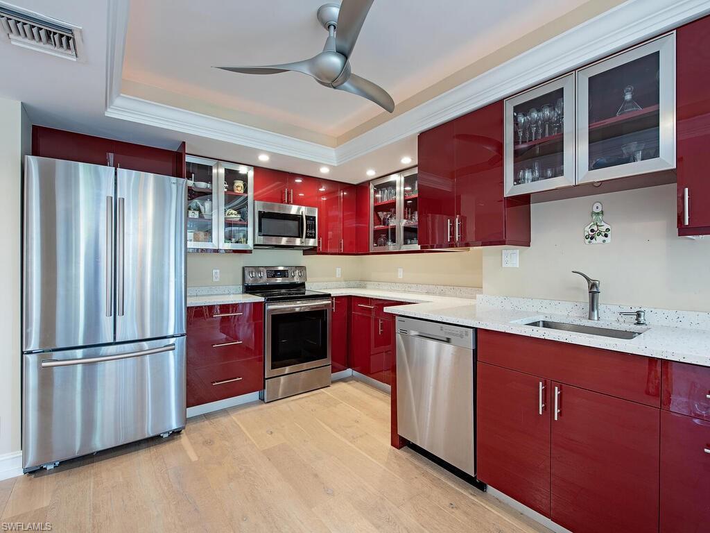 4451 Gulf Shore BLVD N # 304