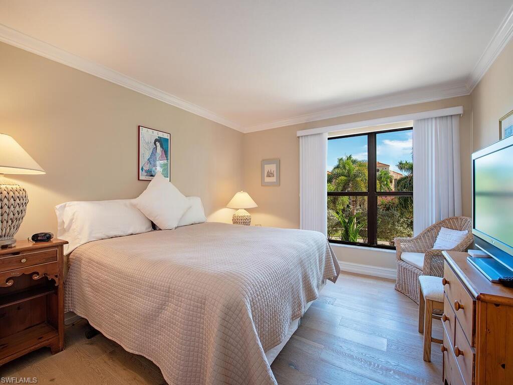 4451 Gulf Shore BLVD N # 304