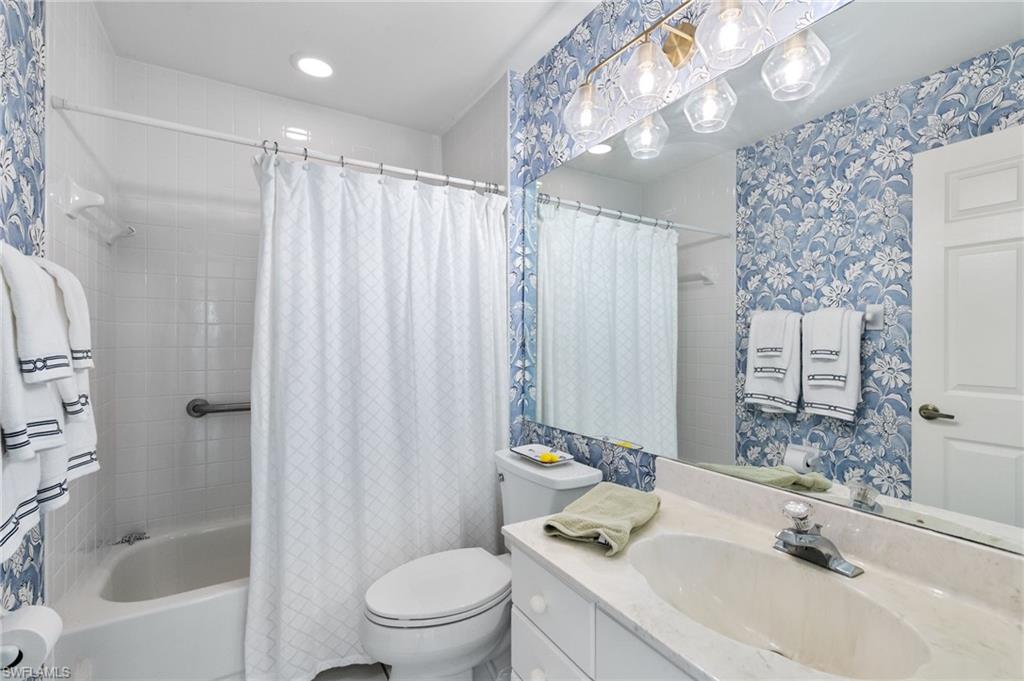 768 Wiggins Lake DR # 202