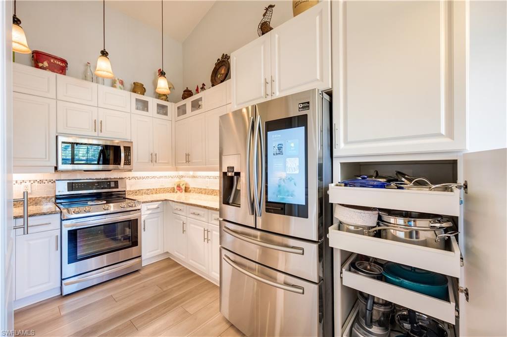 6810 Huntington Lakes CIR # 201