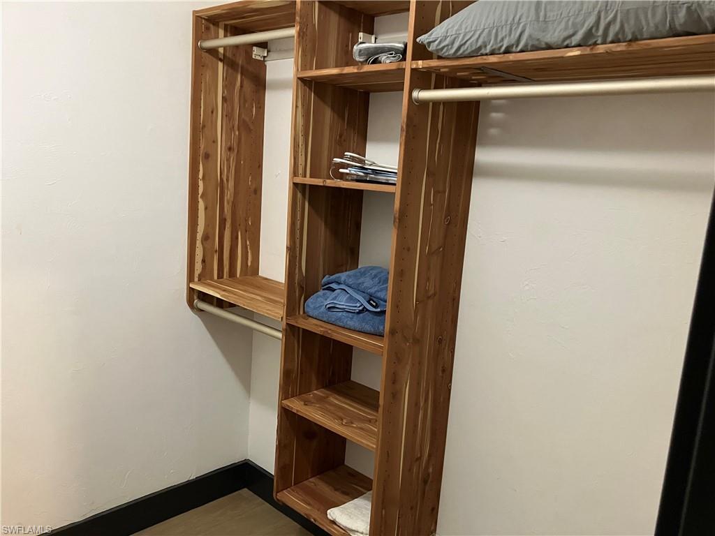 4180 Looking Glass LN # 4102