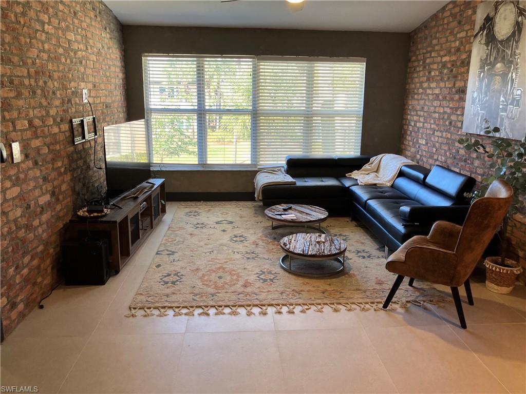 4180 Looking Glass LN # 4102